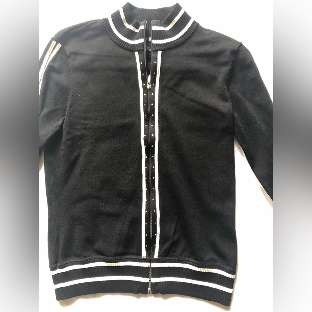 Metric black & white long sleeve zip up sweater top